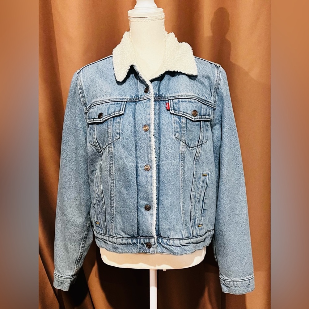 Women Levi’s Jacket New With Tags